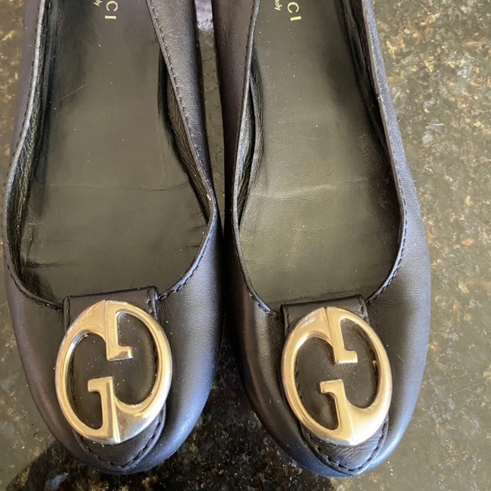 GUCCI women's black leather ballet flats Size 36.5 Made In Italy GG Logo.